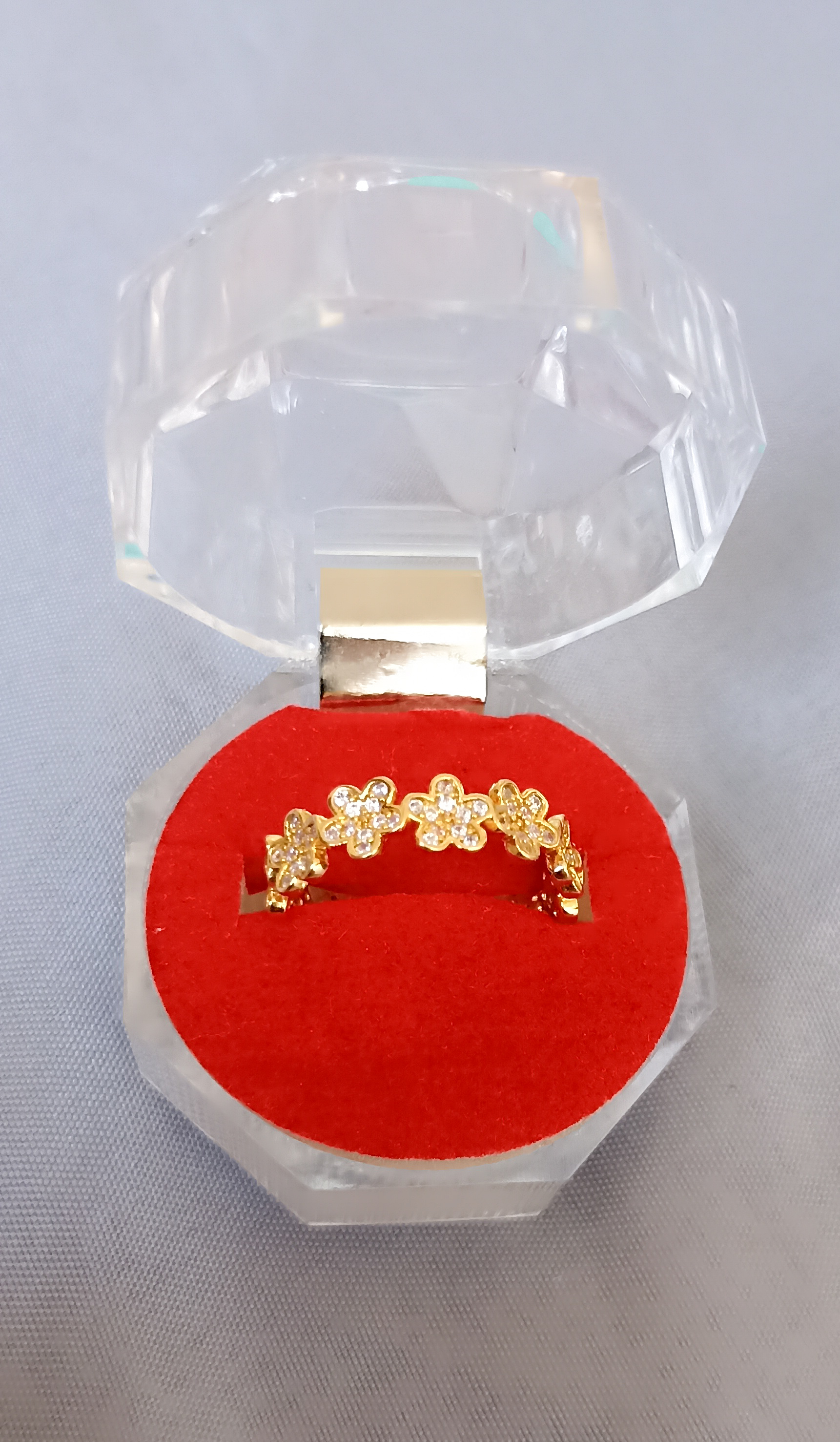 Anel Floral Banhado a Ouro e Cravejado