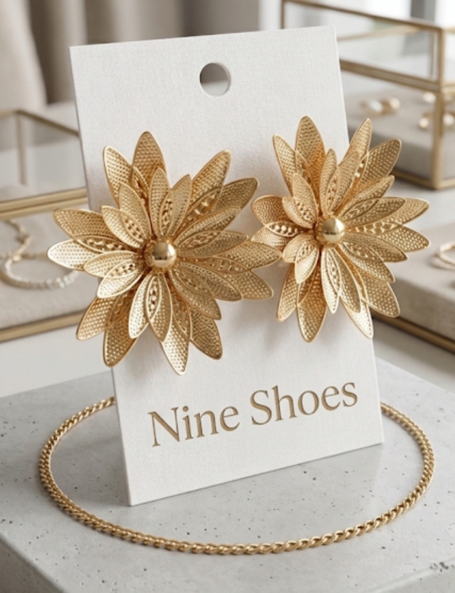 Brinco flor dourado