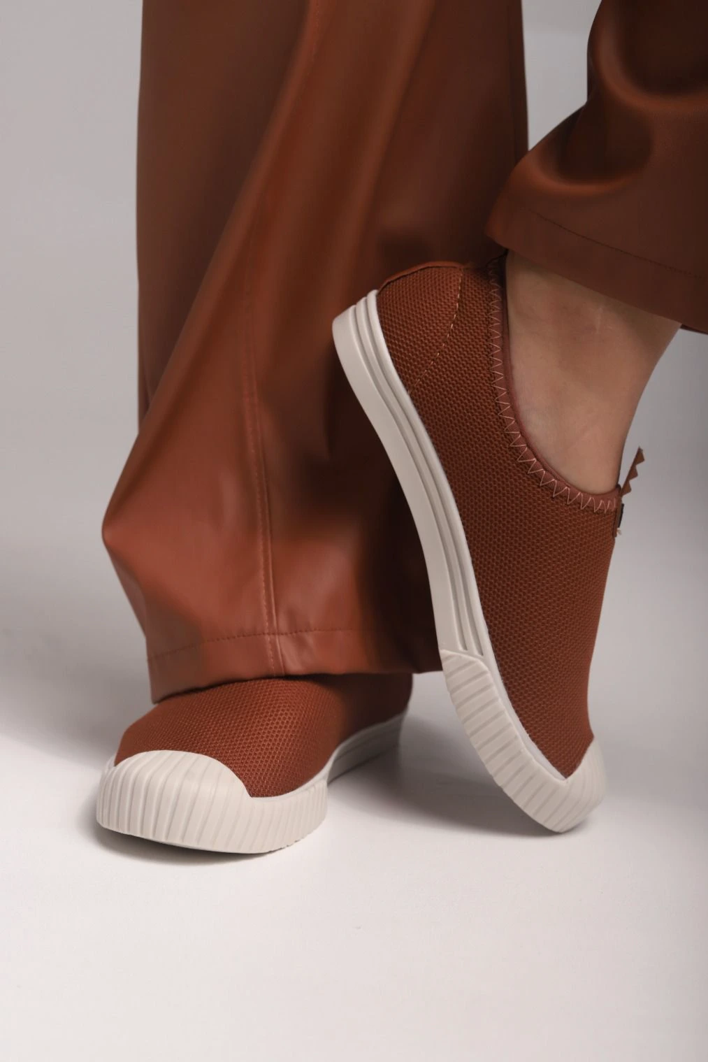 Tênis Benara - Slip-On Marrom