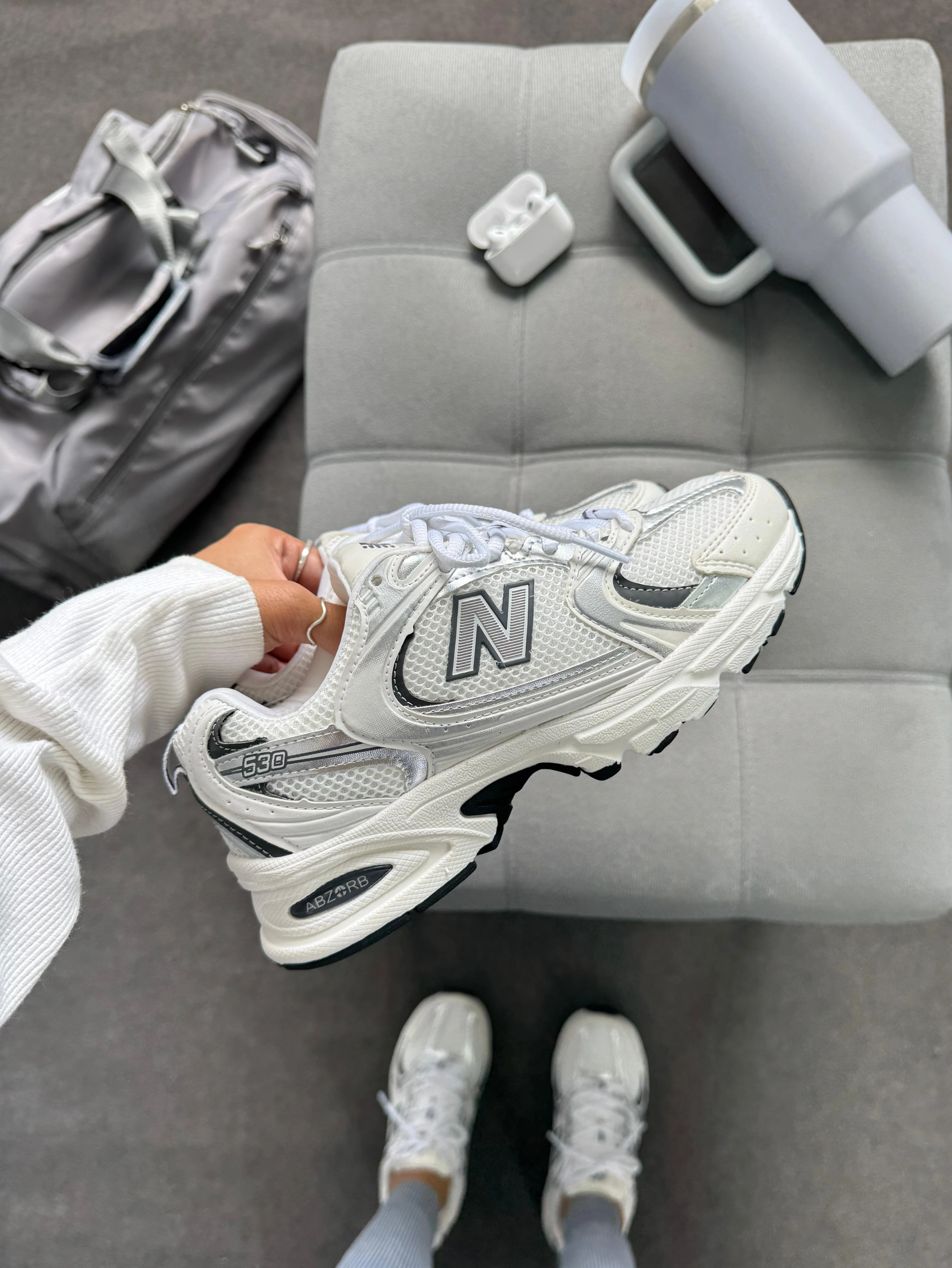 New Balance 530 - Branco/Prata