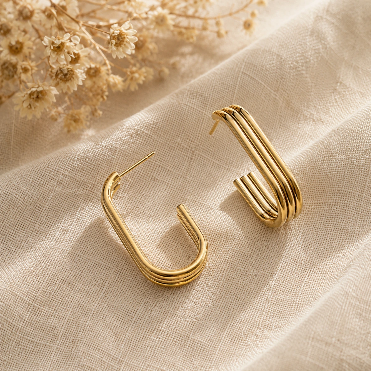 Brinco aço dourado meia argola 3 fios lisos