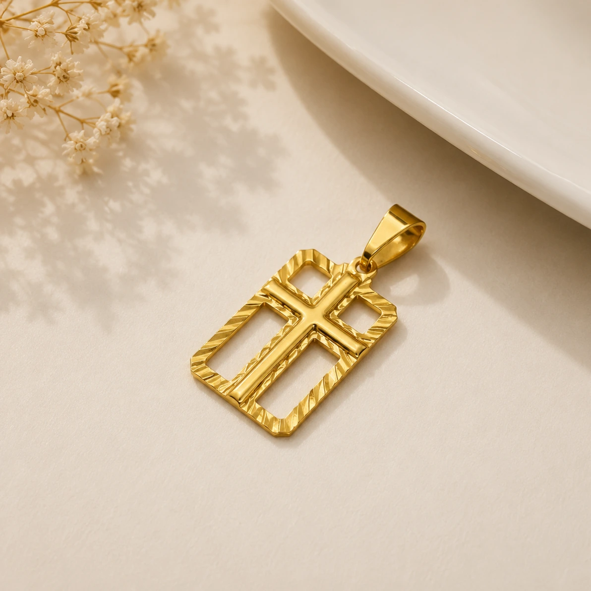 Pingente dourado cruz