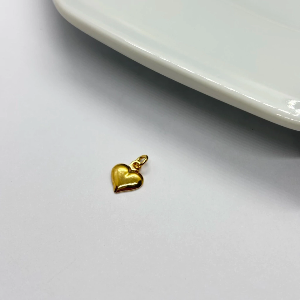 Pingente dourado coração liso