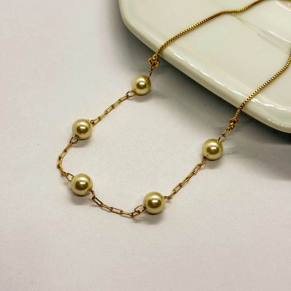 Pulseira dourada gravatinha pérolas