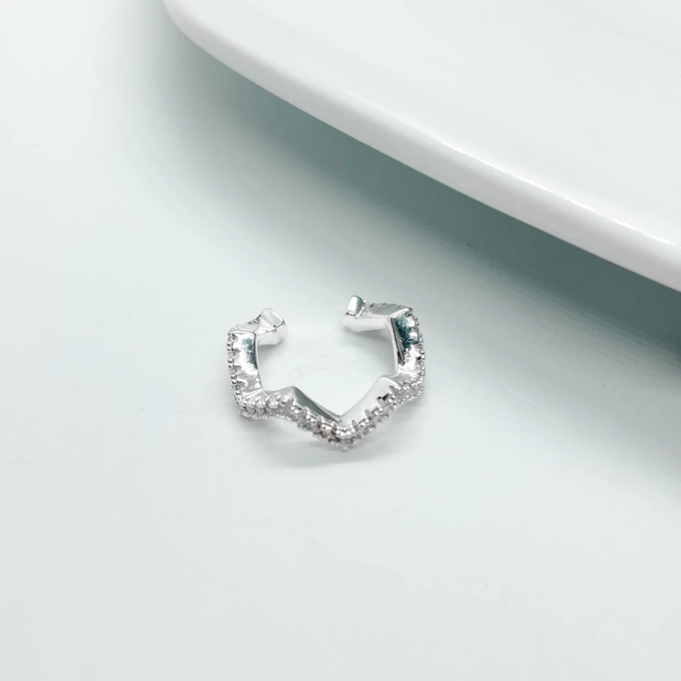 Piercing fake zigzag cravejado