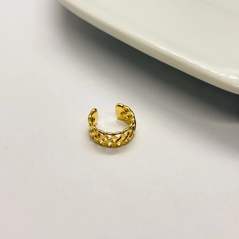 Piercing fake dourado elos vazados
