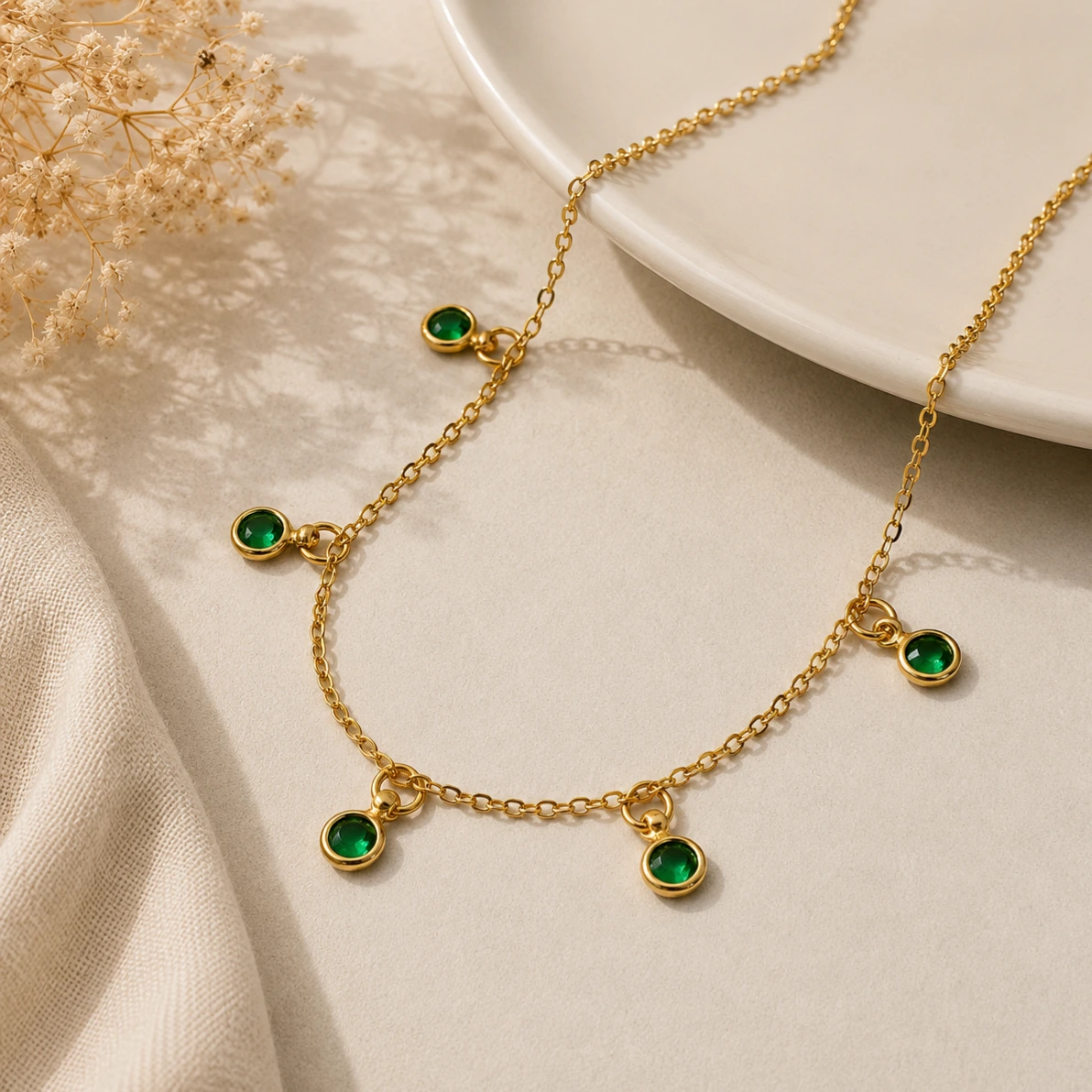 Choker dourada cristais verde