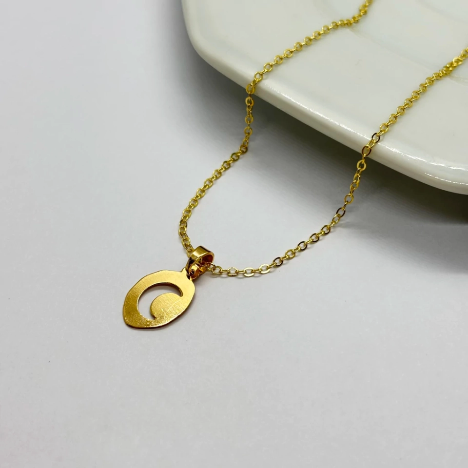 Colar dourado lua