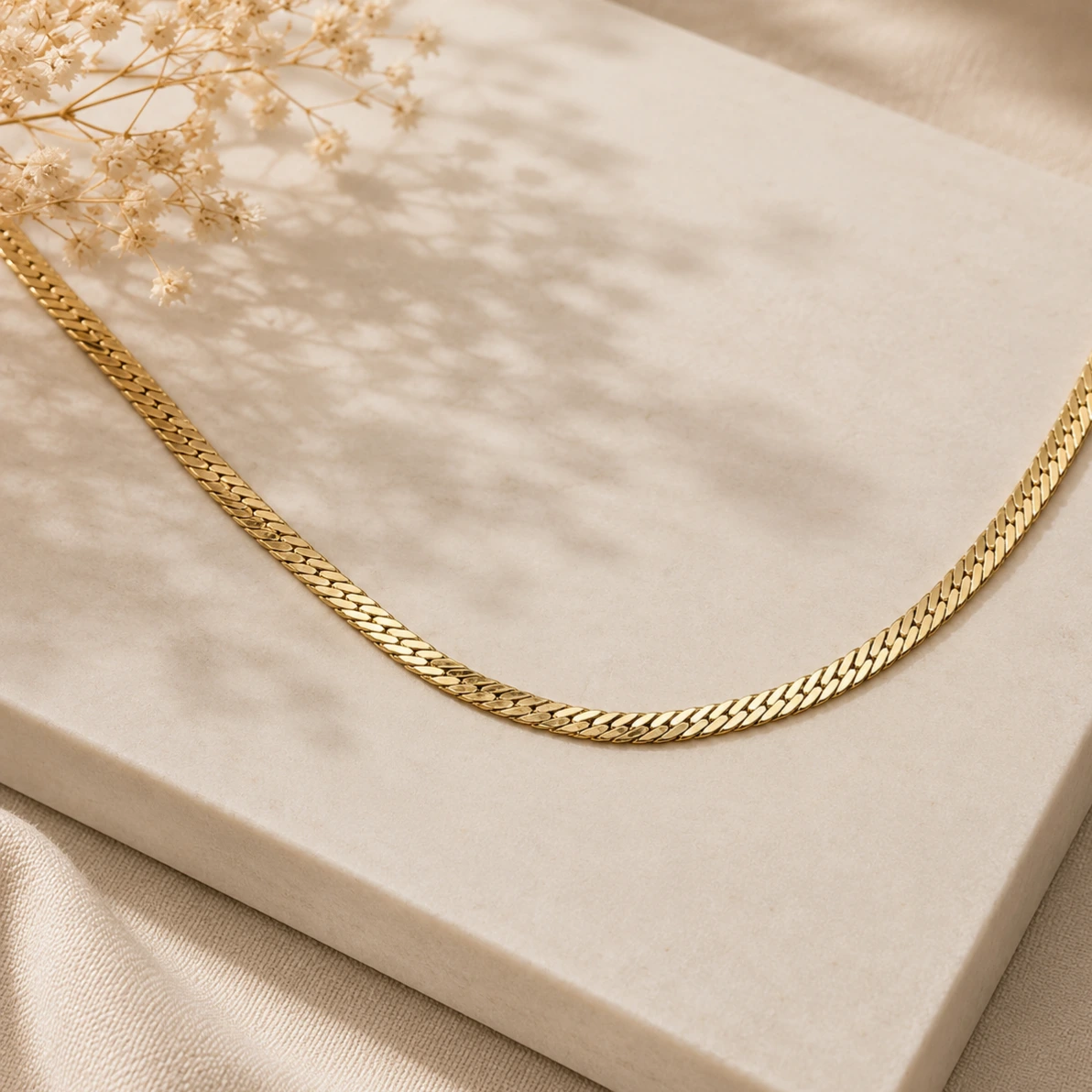 Choker dourada trabalhada