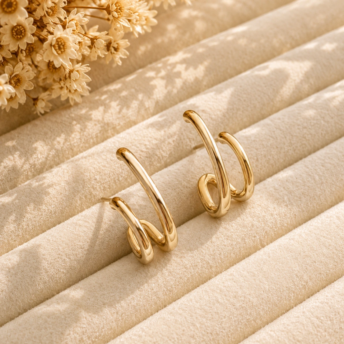 Brinco dourado ear hook duplo