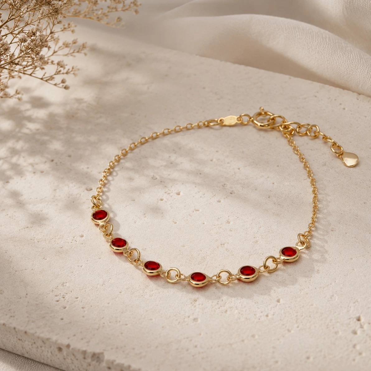 Pulseira dourada pedras vermelhos