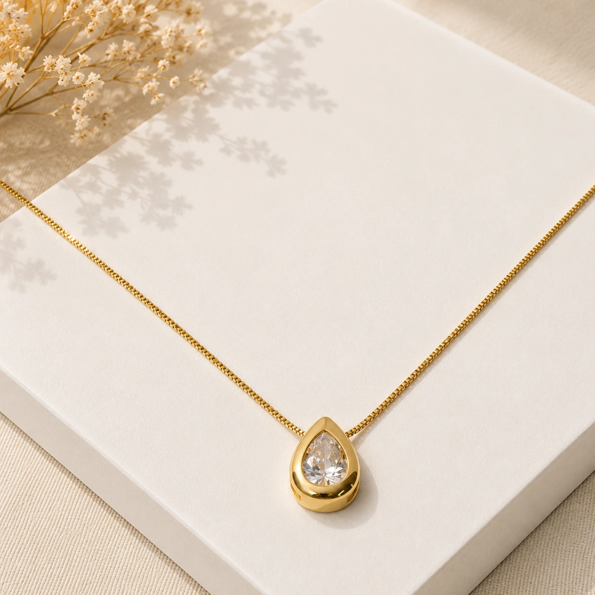 Colar dourado gota