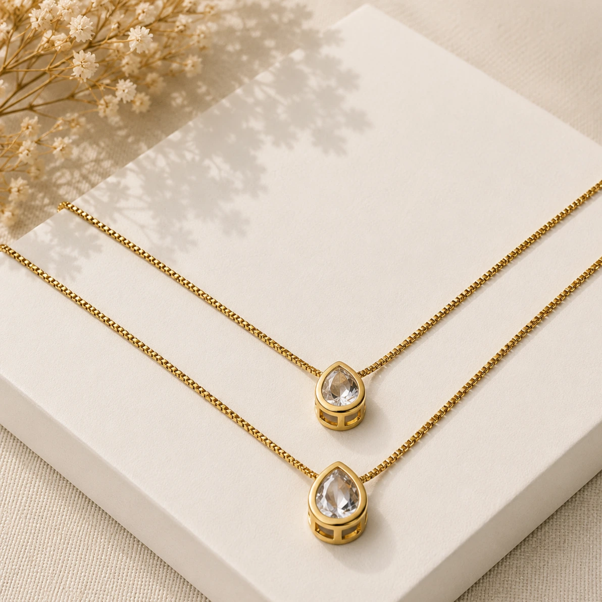 Kit 2 colares dourado gota P e M