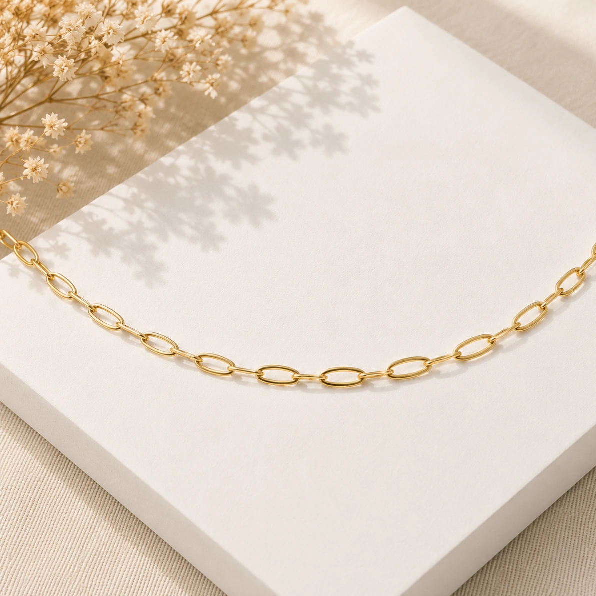 Colar dourado elos retangulares vazados