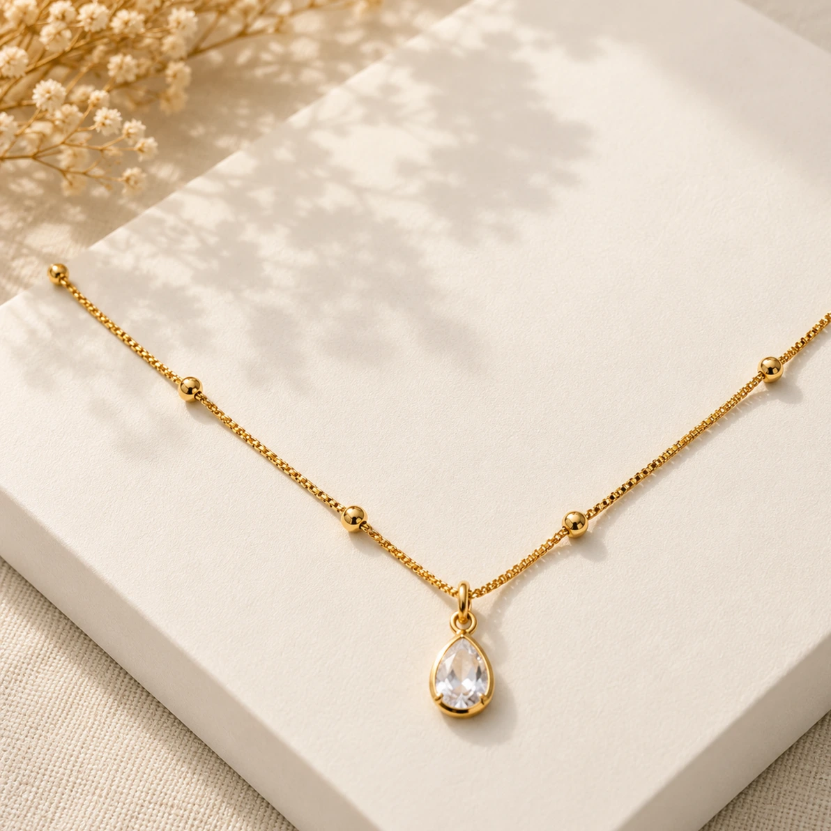 Colar dourado bolinhas e gotinha