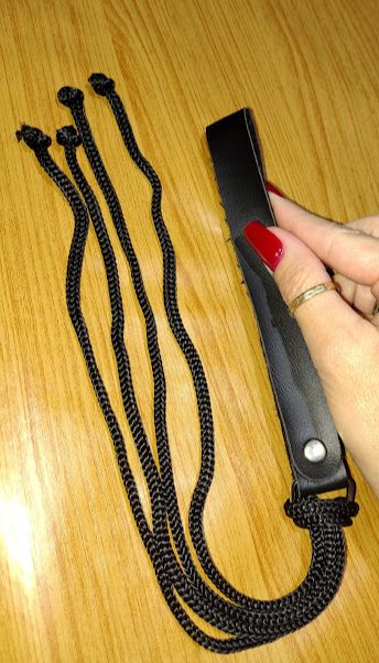 CHICOTE 4 TIRAS - DOMINATRIX