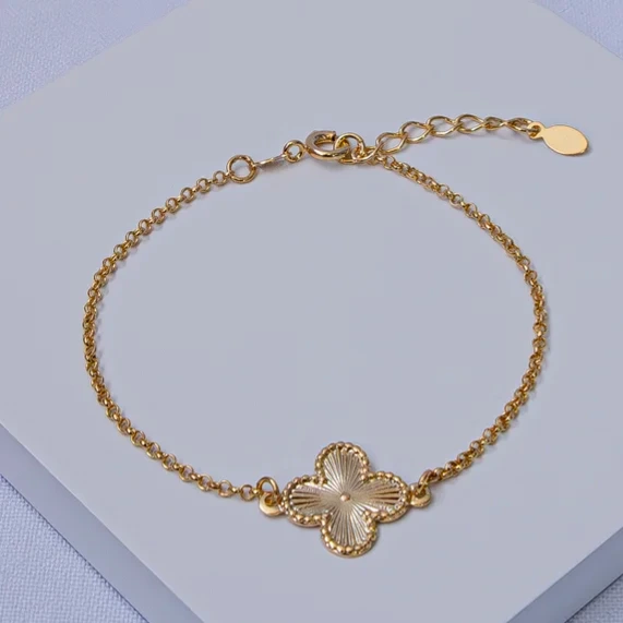 Pulseira dourada trevo