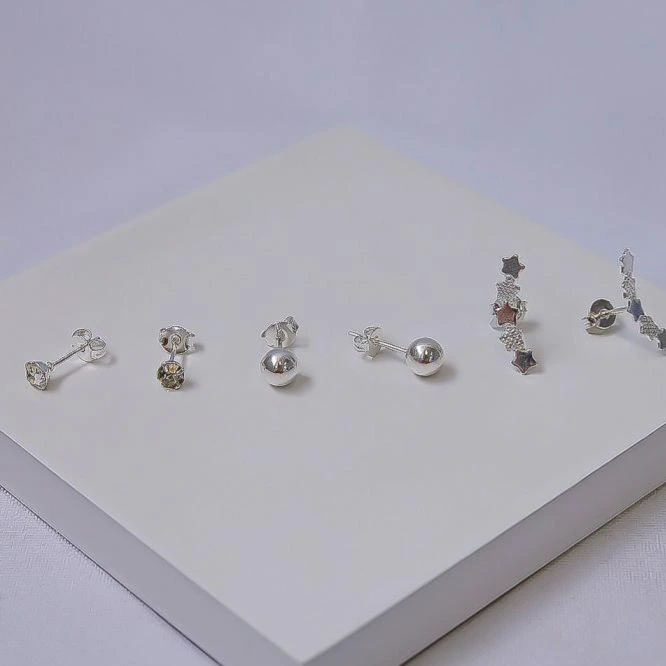 Trio de brinco prata ponto de luz, esfera e ear cuff de estrelas