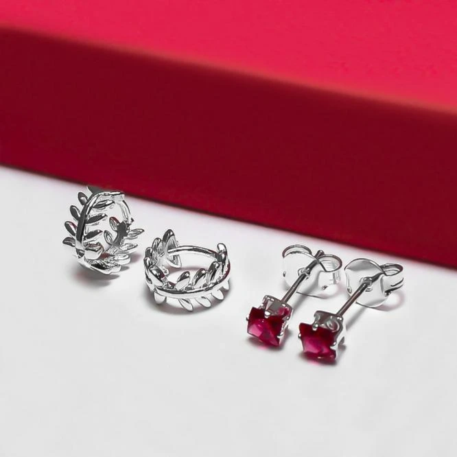 Dupla de brinco prata quadrado rosa e argola folhinhas