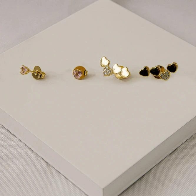 Dupla de brinco dourado coração rosa e ear cuff de corações