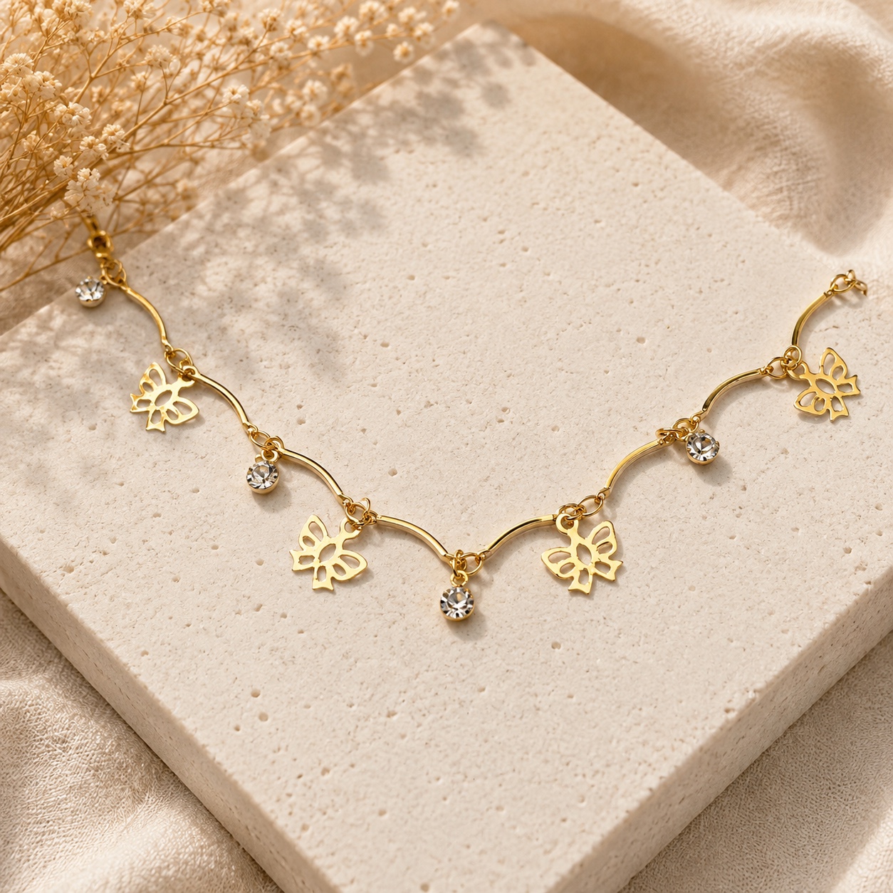 Colar dourado ponto de luz e lacinhos