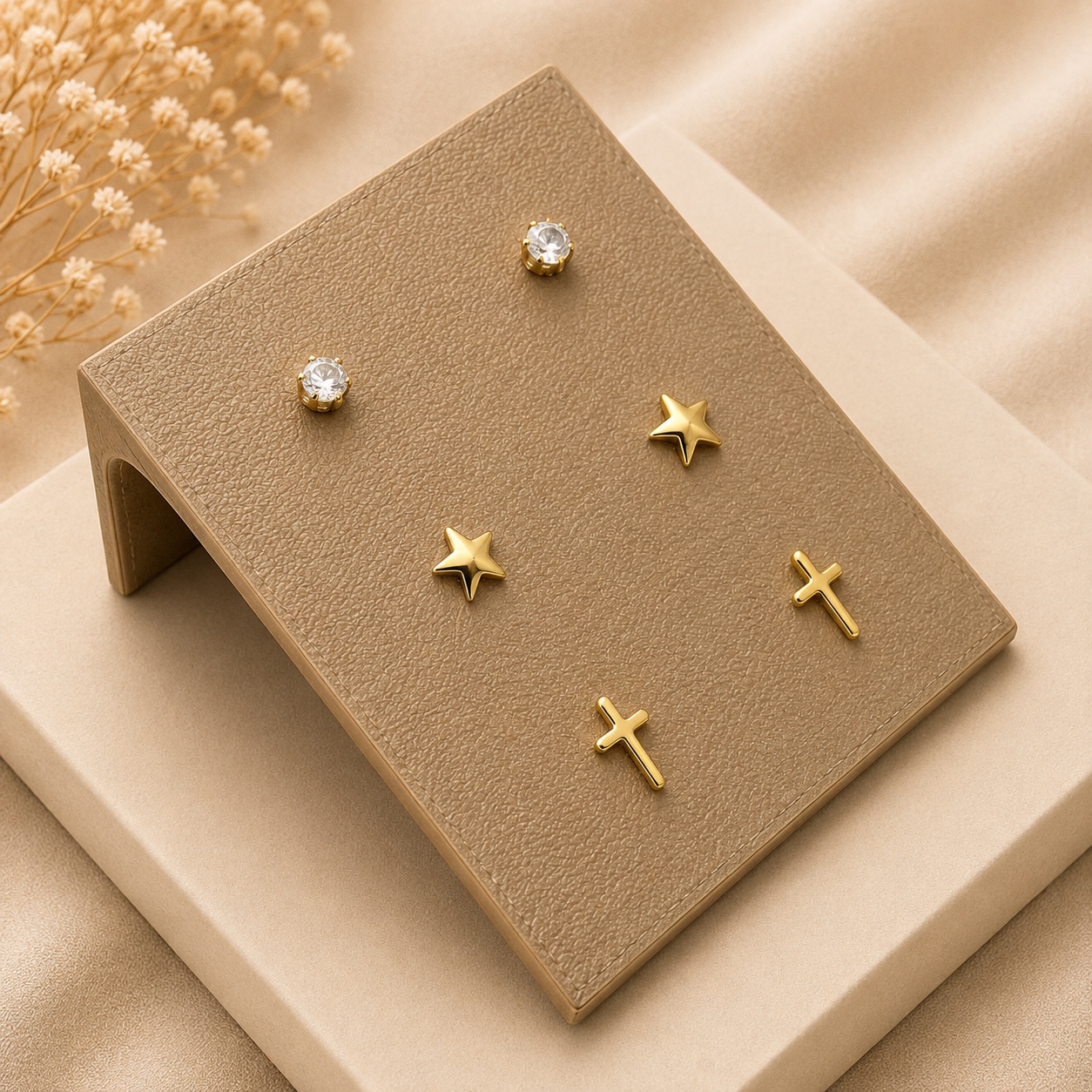 Trio de brinco dourado ponto de luz, estrela e cruz