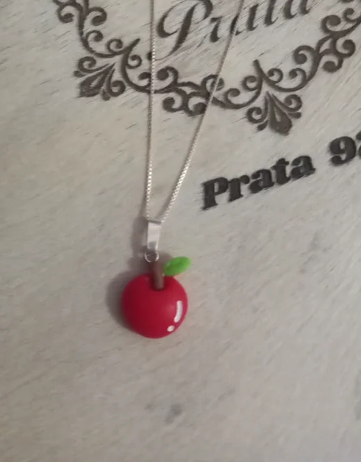 Colar em Prata 925 Maçã em resina