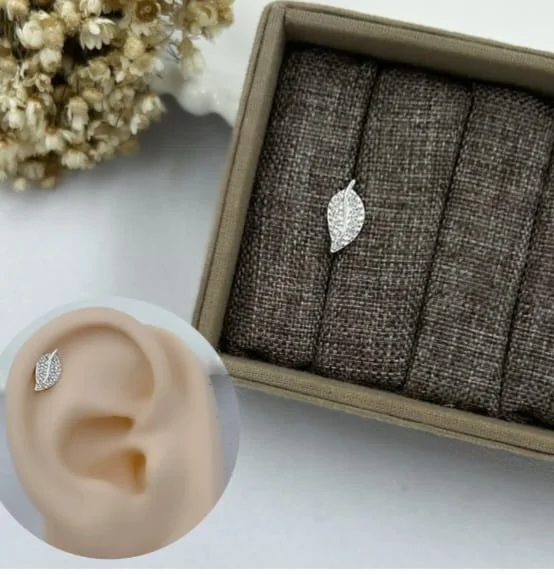 Piercing Folha Cravejado (30,00)