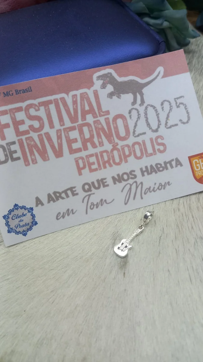 Berloque Violão