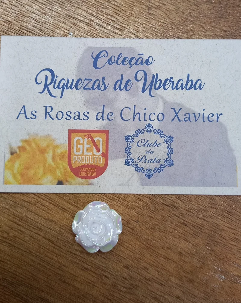Berloque Rosa Passante Perolado Sintético