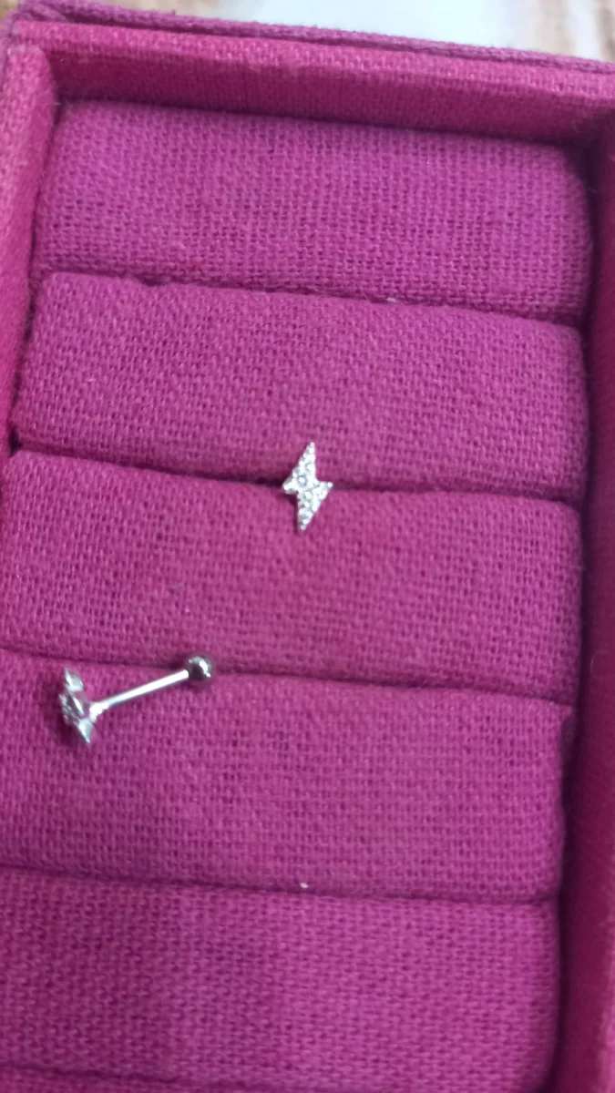Piercing Raio Cravejado (30,00)