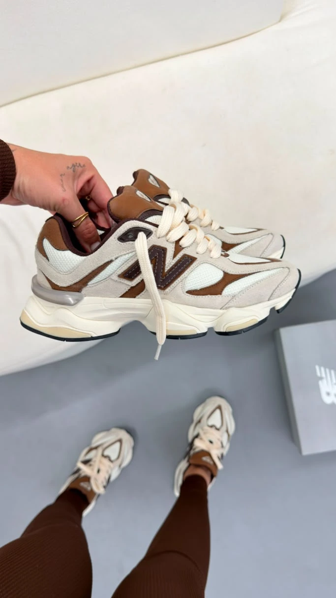 New Balance 9060 - Off/Marrom (Solado em EVA)