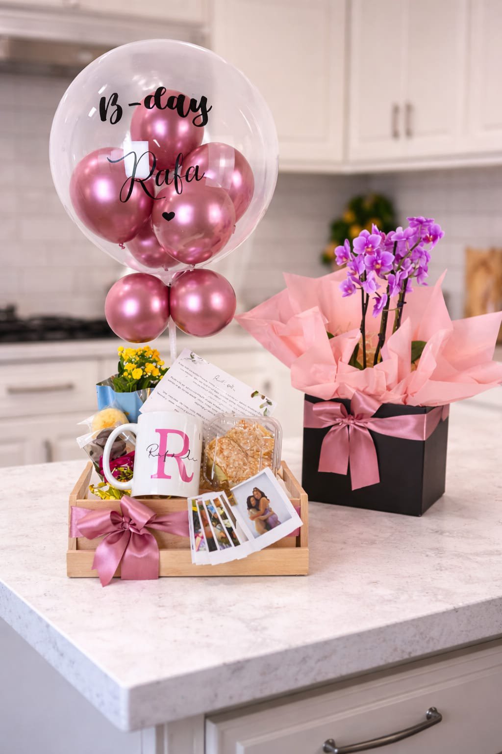 Café da Manhã Doce Encanto com Balão Bubble, Caneca e Orquídea