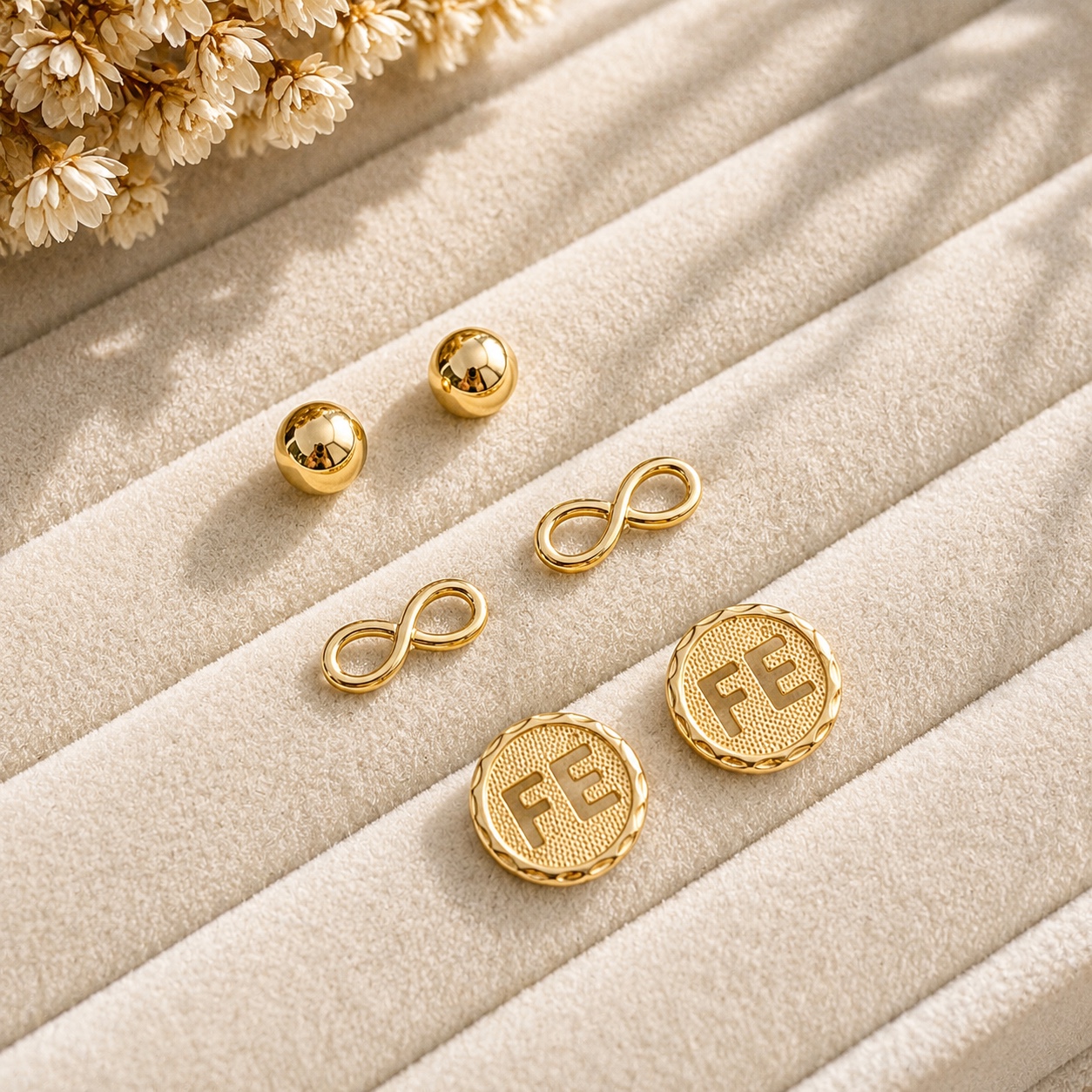 Trio de brinco dourado esfera, infinito e fé
