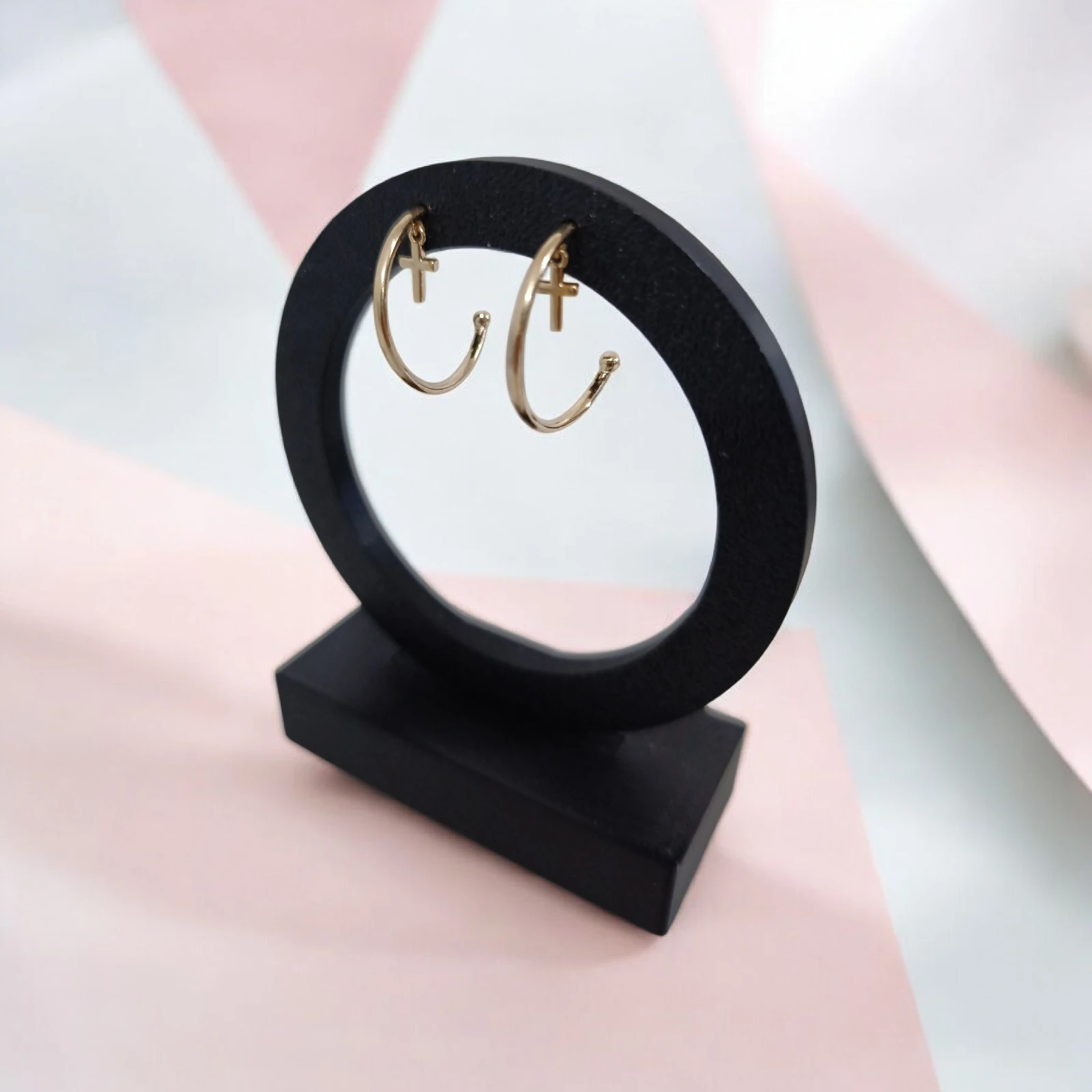 Brinco Argola Dourado com Cruz