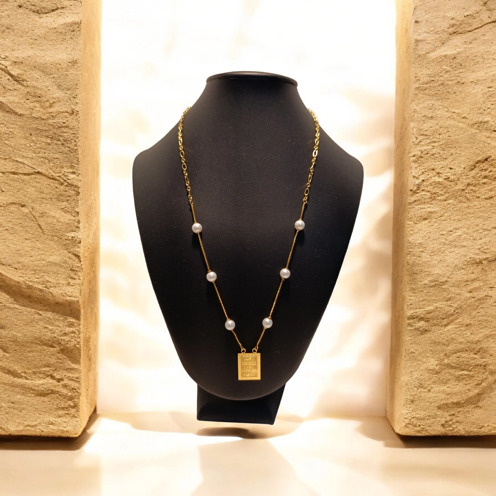 Colar Corrente Dourado com Pérolas