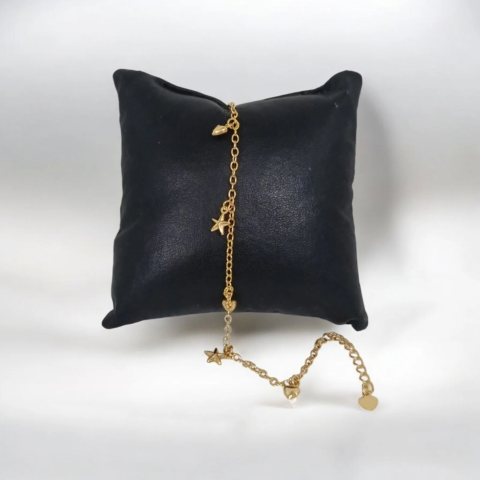 Pulseira com Pingentes Estrela e Corações