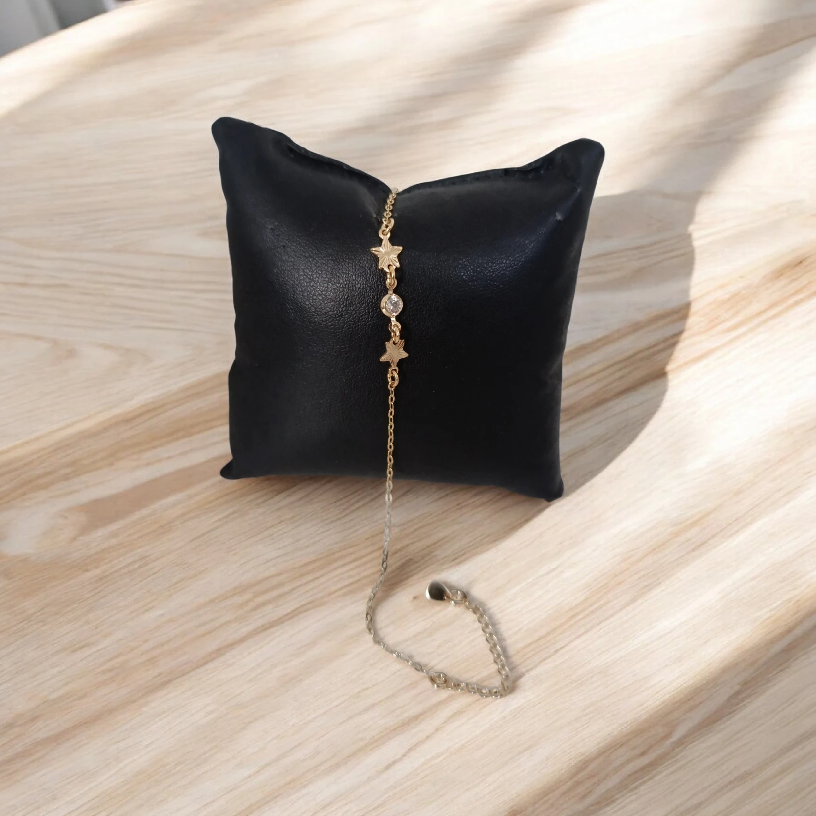 Pulseira Delicada com Estrelas
