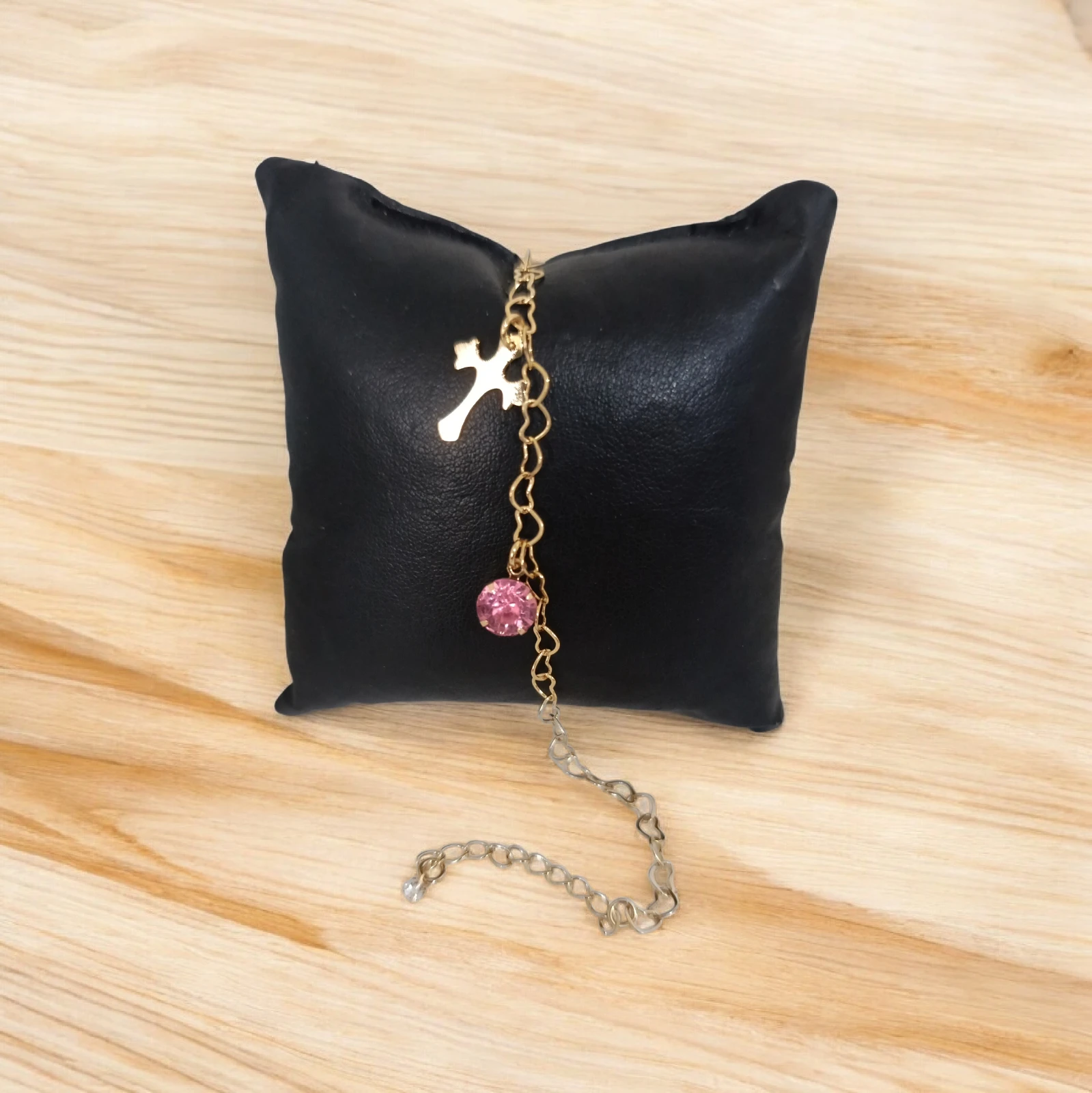 Pulseira com Pingente Cruz e Cristal Rosa