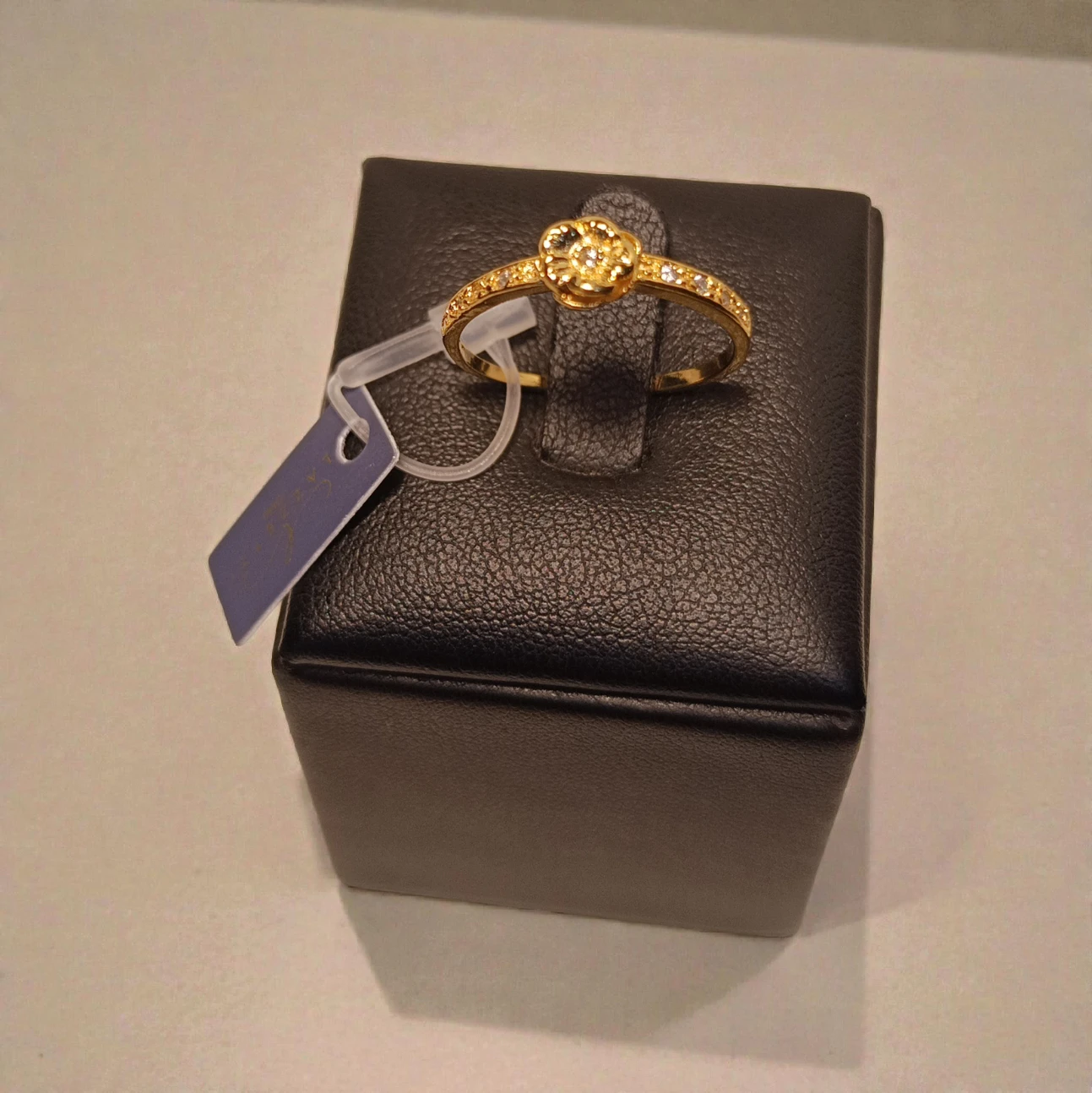 Anel Dourado Flor Cravejada