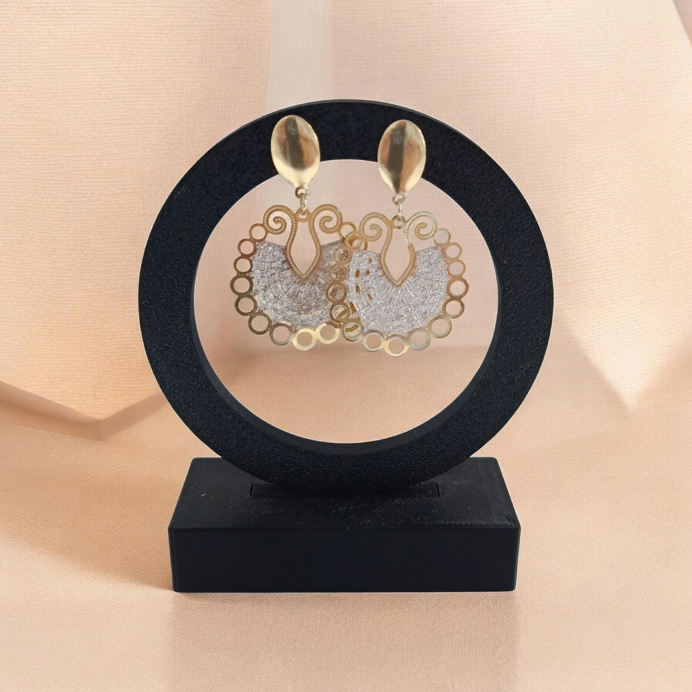 Brinco Dourado com Aro Circular