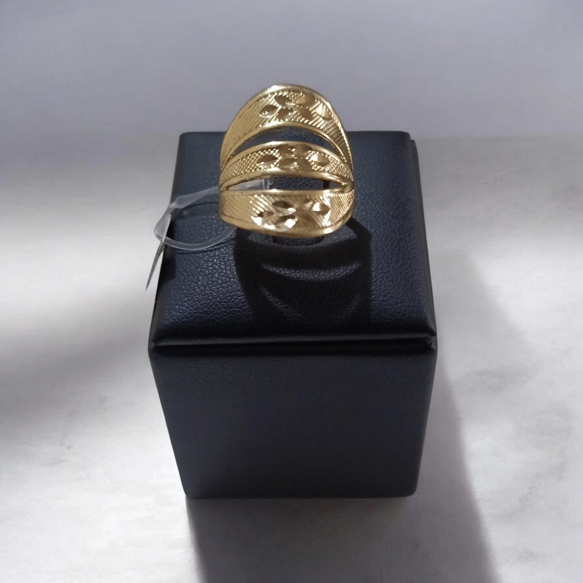 Anel Dourado Faixa Floral