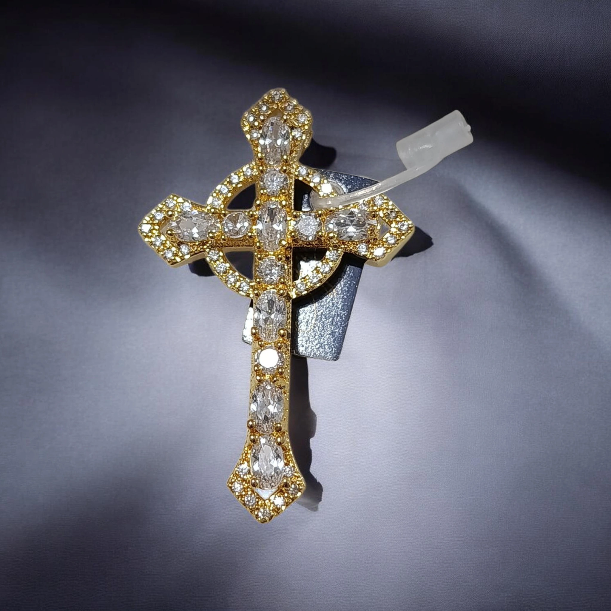 Pingente Cruz Dourado com Zircônias