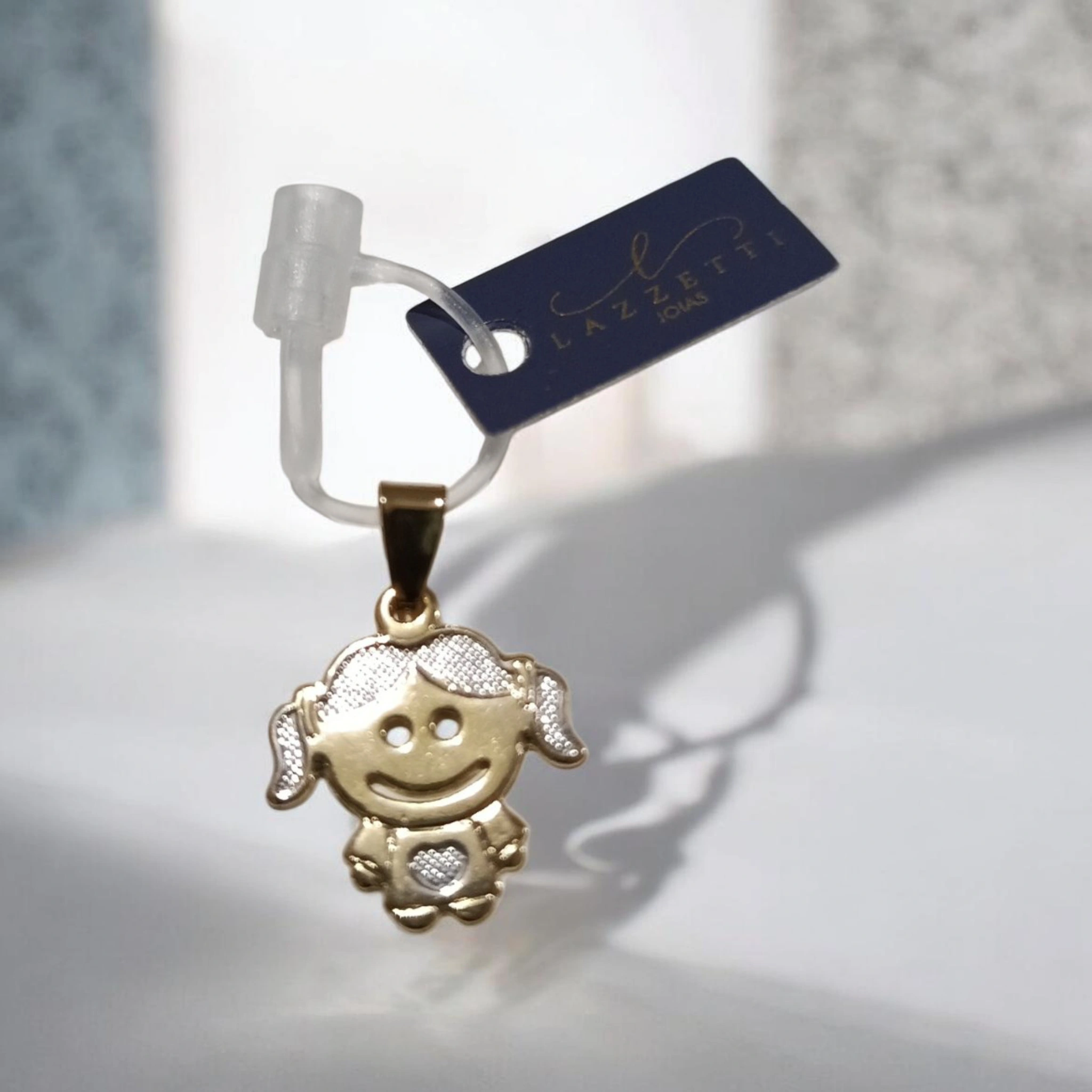 Pingente Menina Dourado (48,00)
