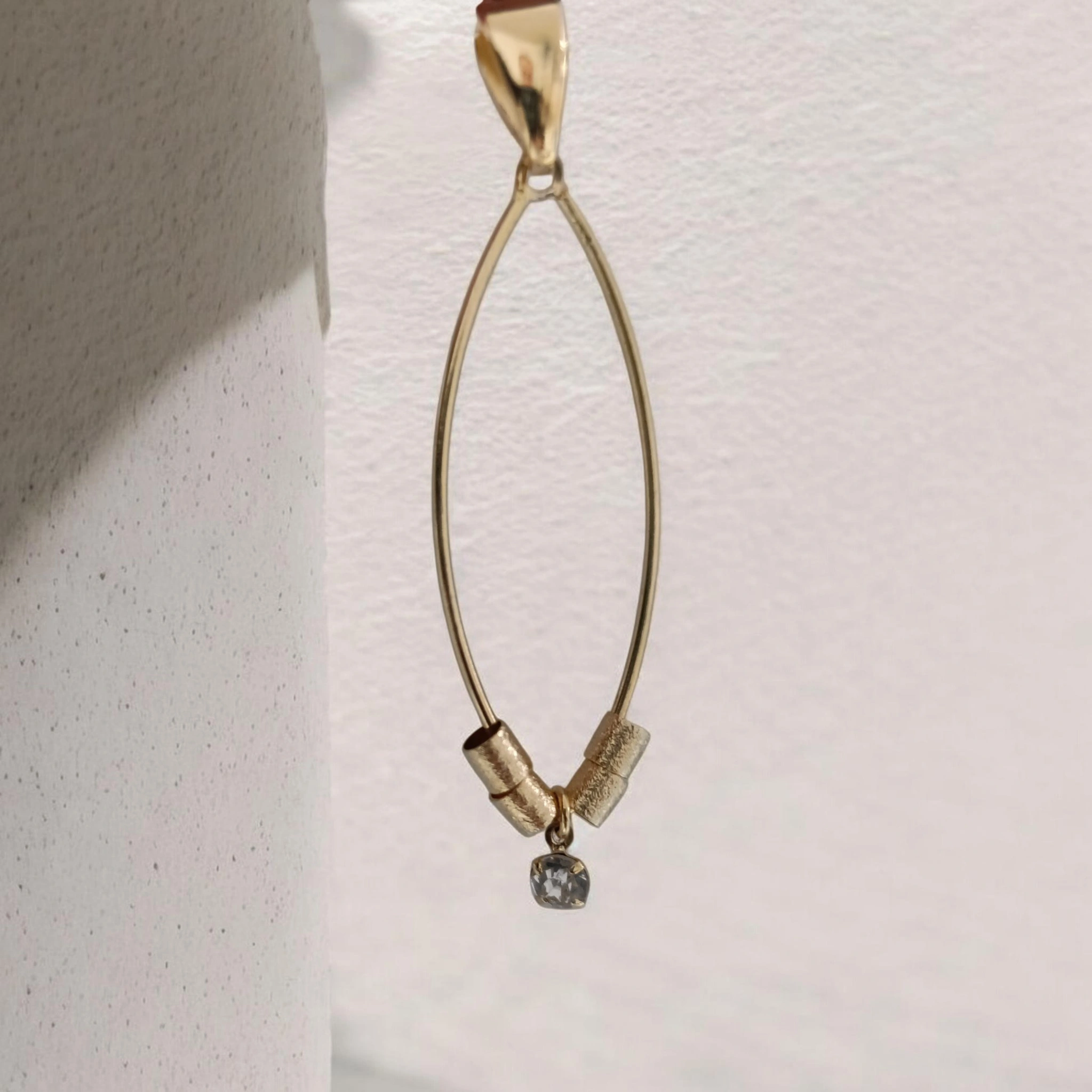 Pingente Argola Oval com Pedra