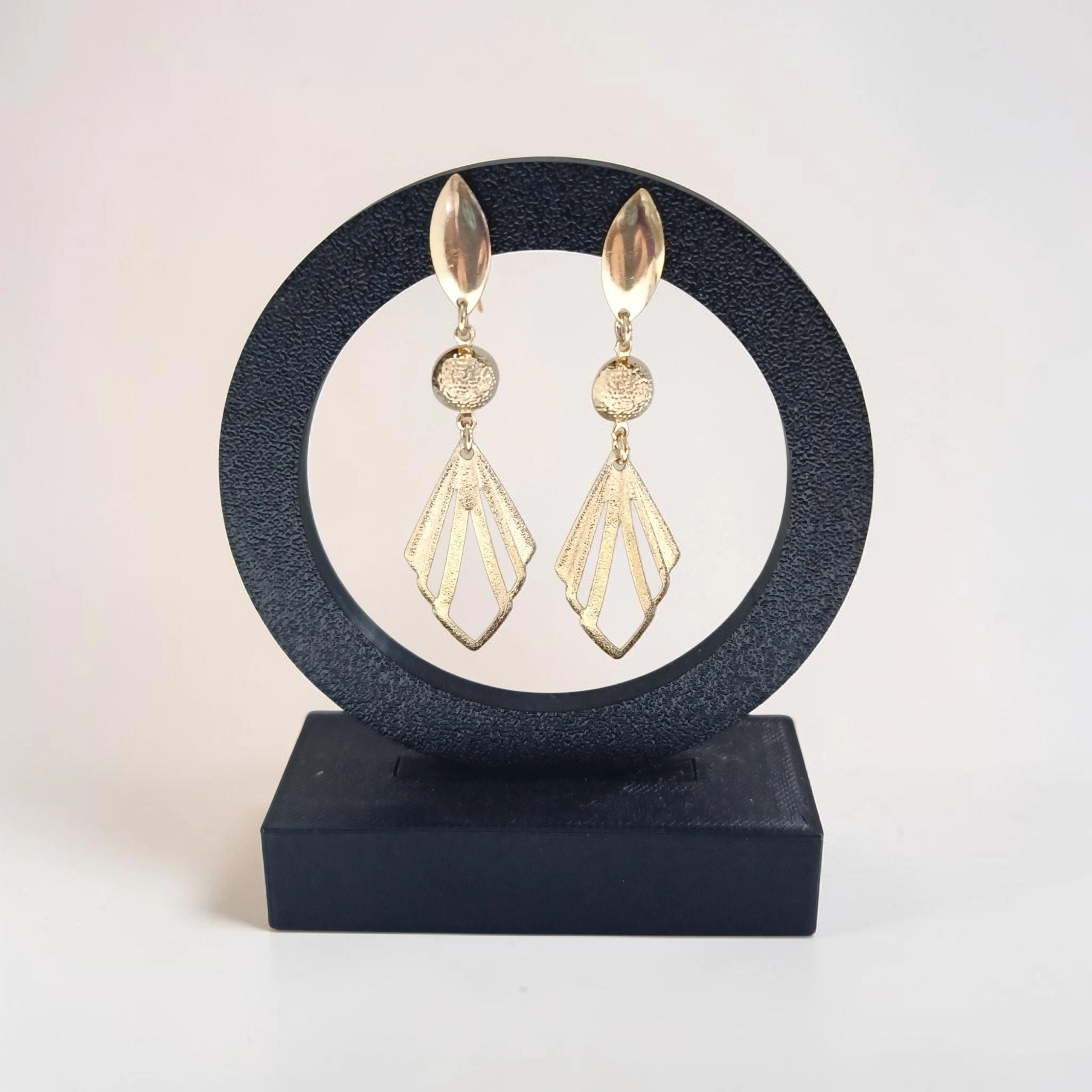Brinco Dourado Elegante