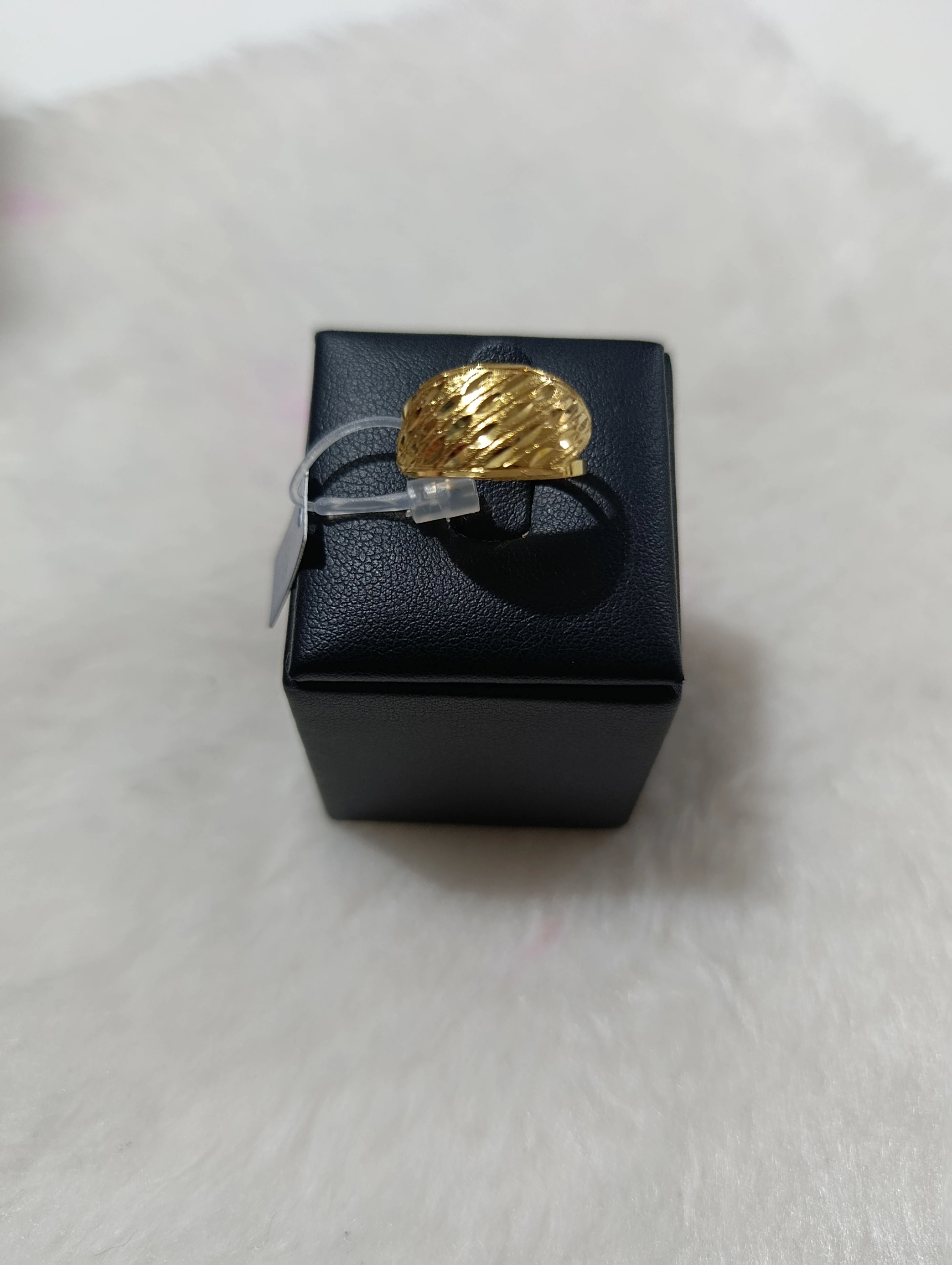 Anel Dourado Texturizado
