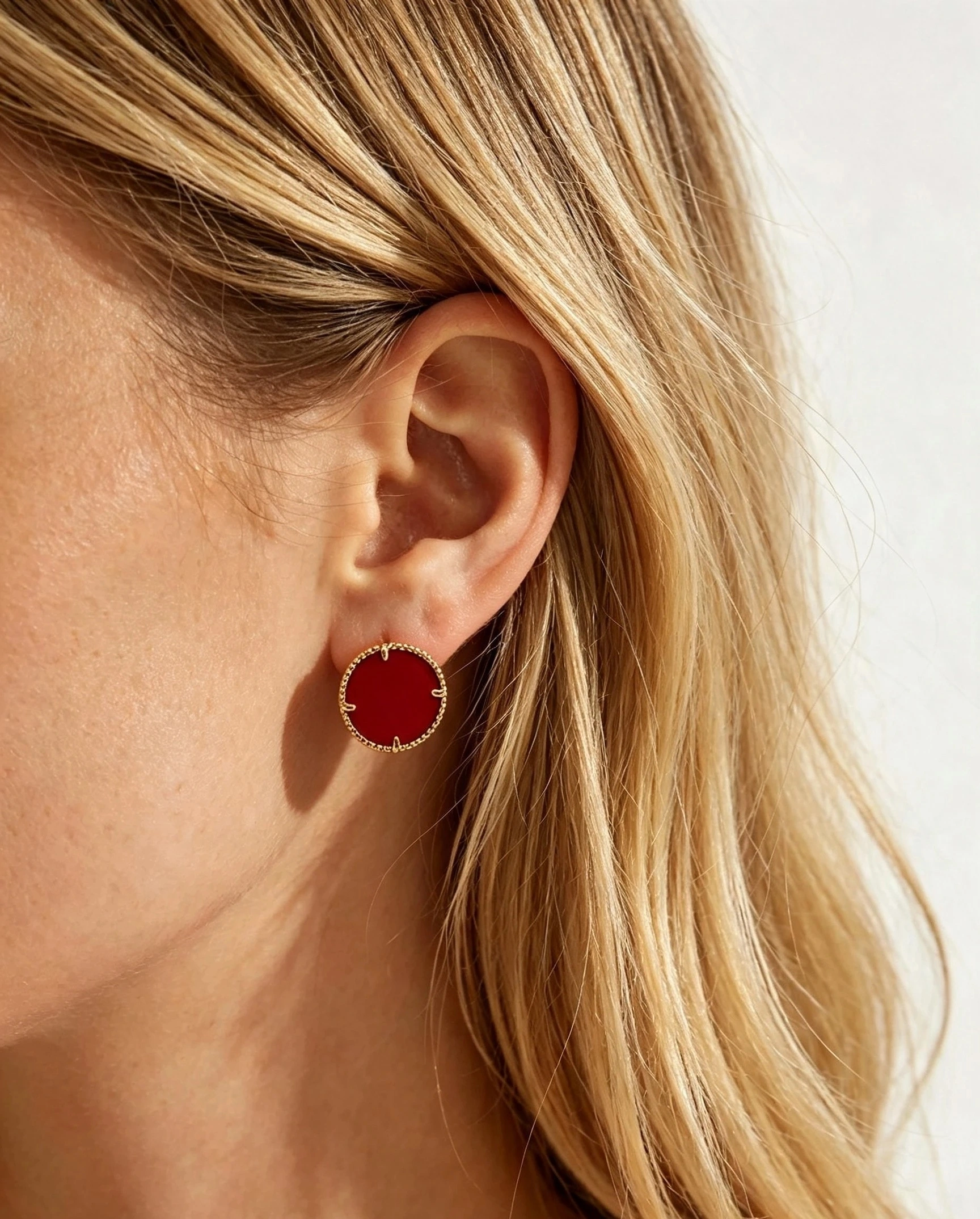 Brinco Circular Vermelho Dourado