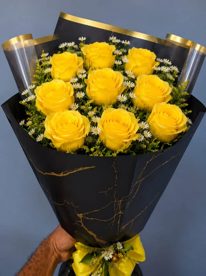 Buque Com 10 Rosas Amarelas