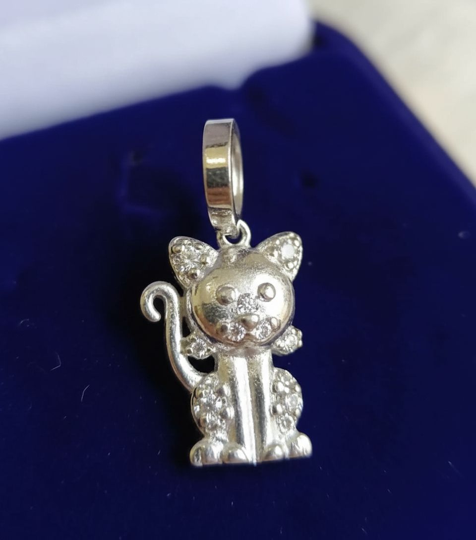 Berloque Gatinho Cravejado